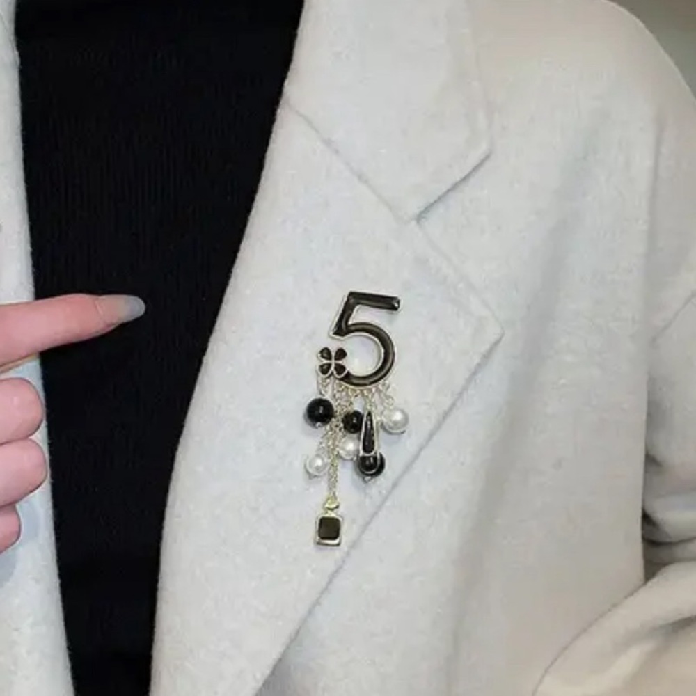 (last 1) Camellia luxury pearl brooch for Women black & white Jewelry